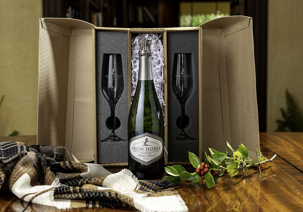 Winter’s Cuvee and Flutes Gift Set